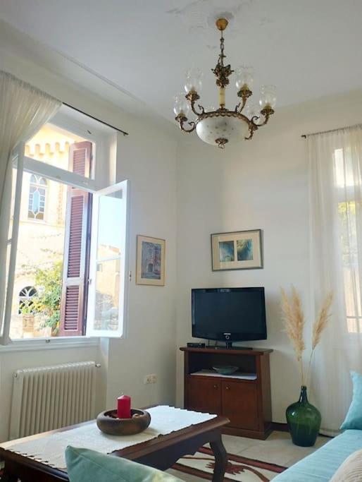 Calliope'S Neoclassical Home In The Heart Of Plaka Atina Dış mekan fotoğraf